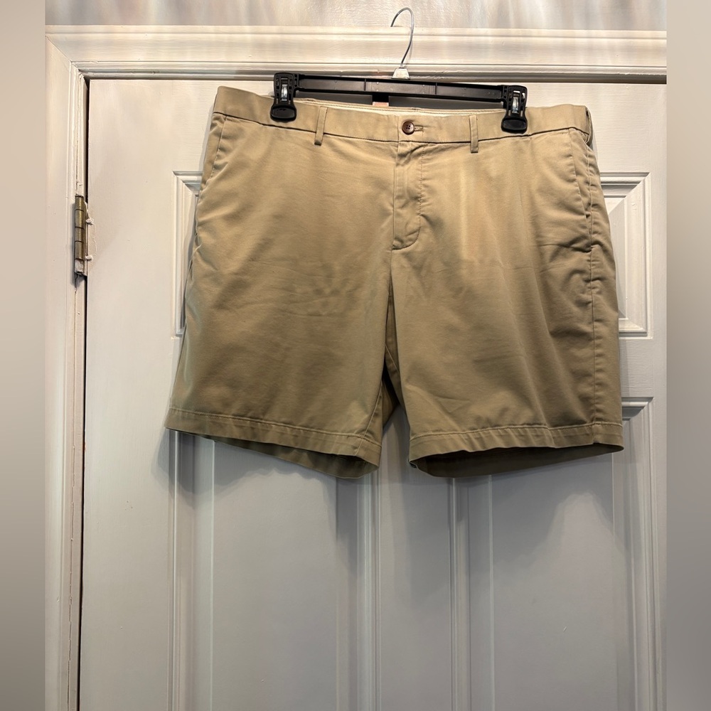 Banana Republic Men's Flat Front‎ Tan Shorts